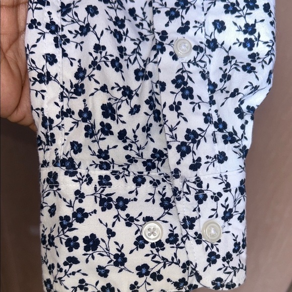 Denim & Flower White and Blue Floral Button Down Shirt - Picture 3 of 12